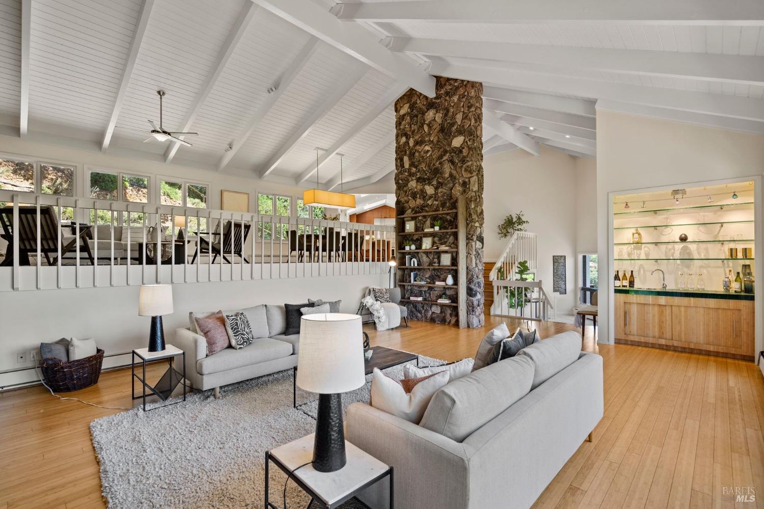 207 Deer Hollow Rd