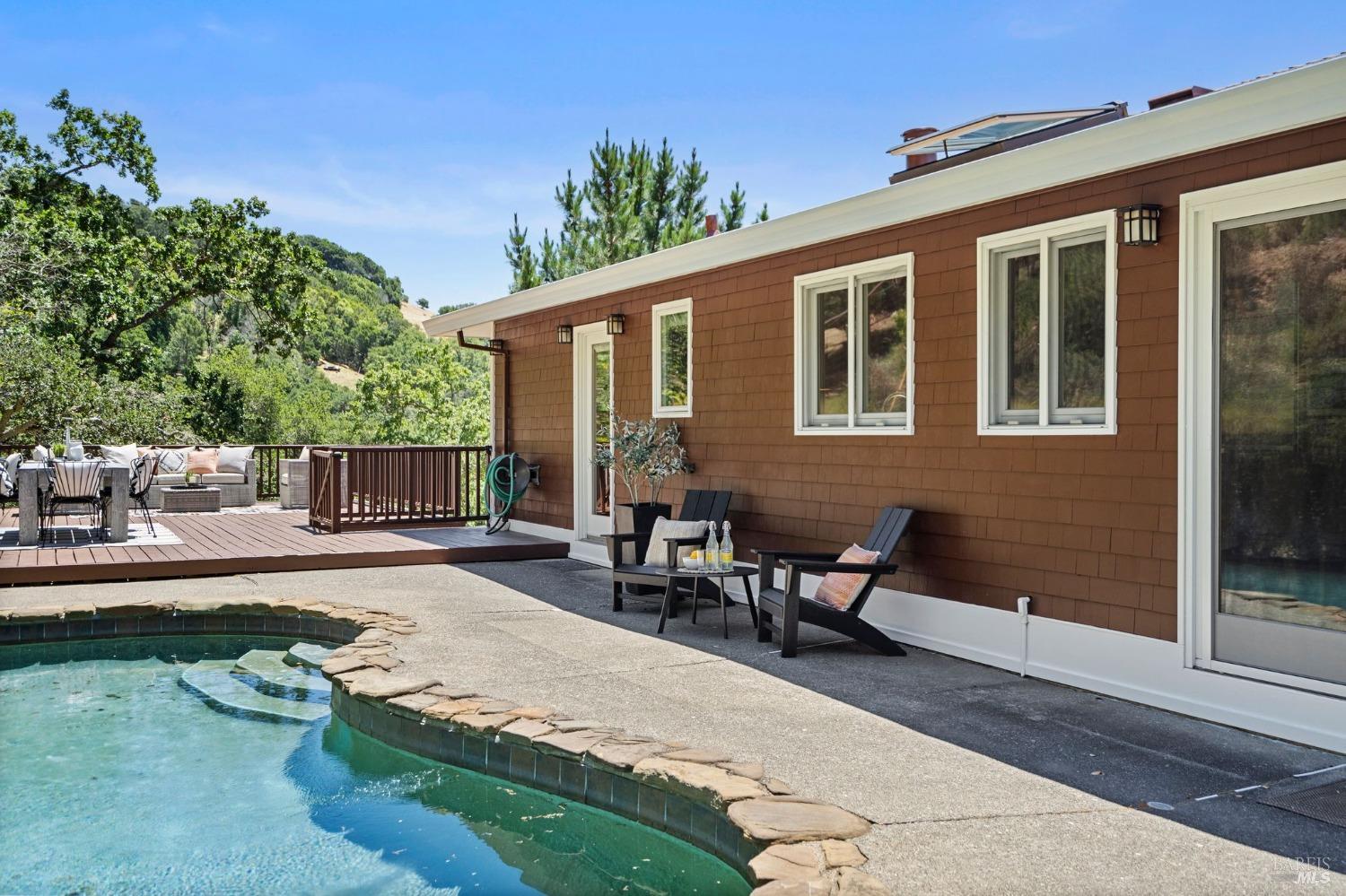207 Deer Hollow Rd