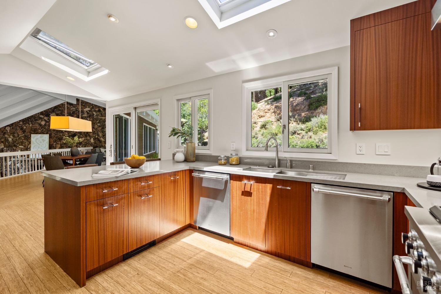 207 Deer Hollow Rd