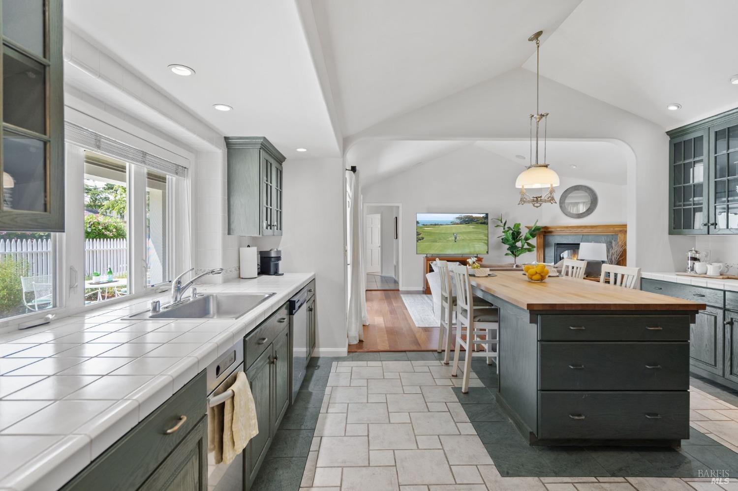 151 Deer Hollow Rd