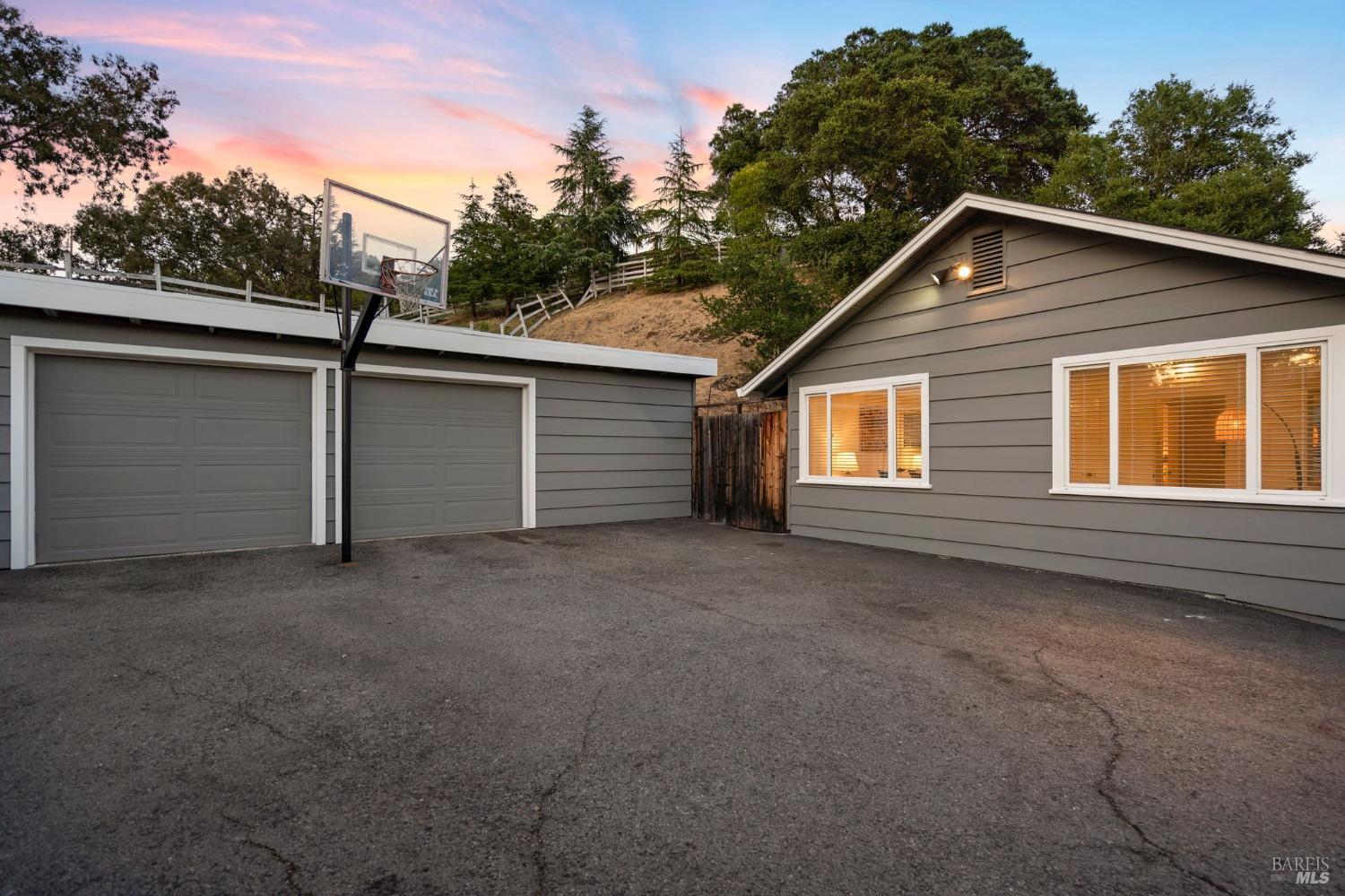 151 Deer Hollow Rd