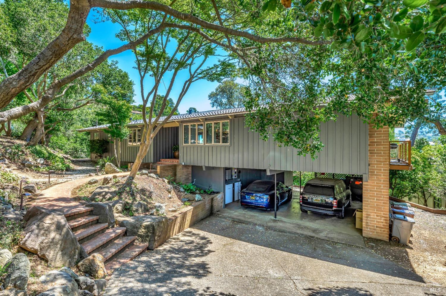 35 Spring Ln