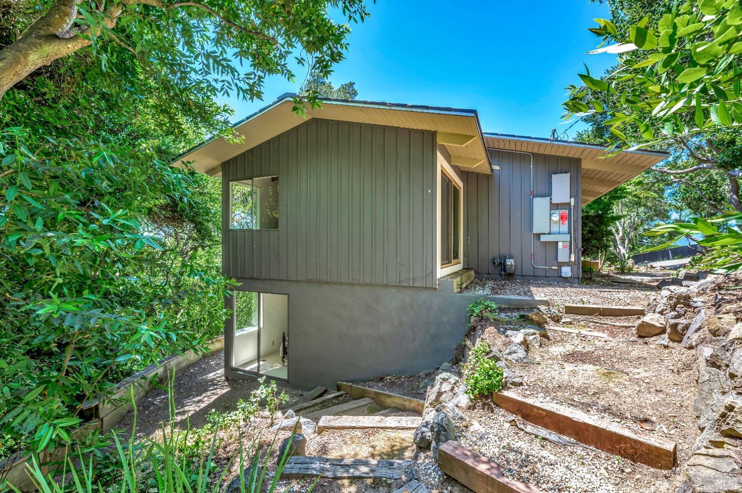 35 Spring Ln