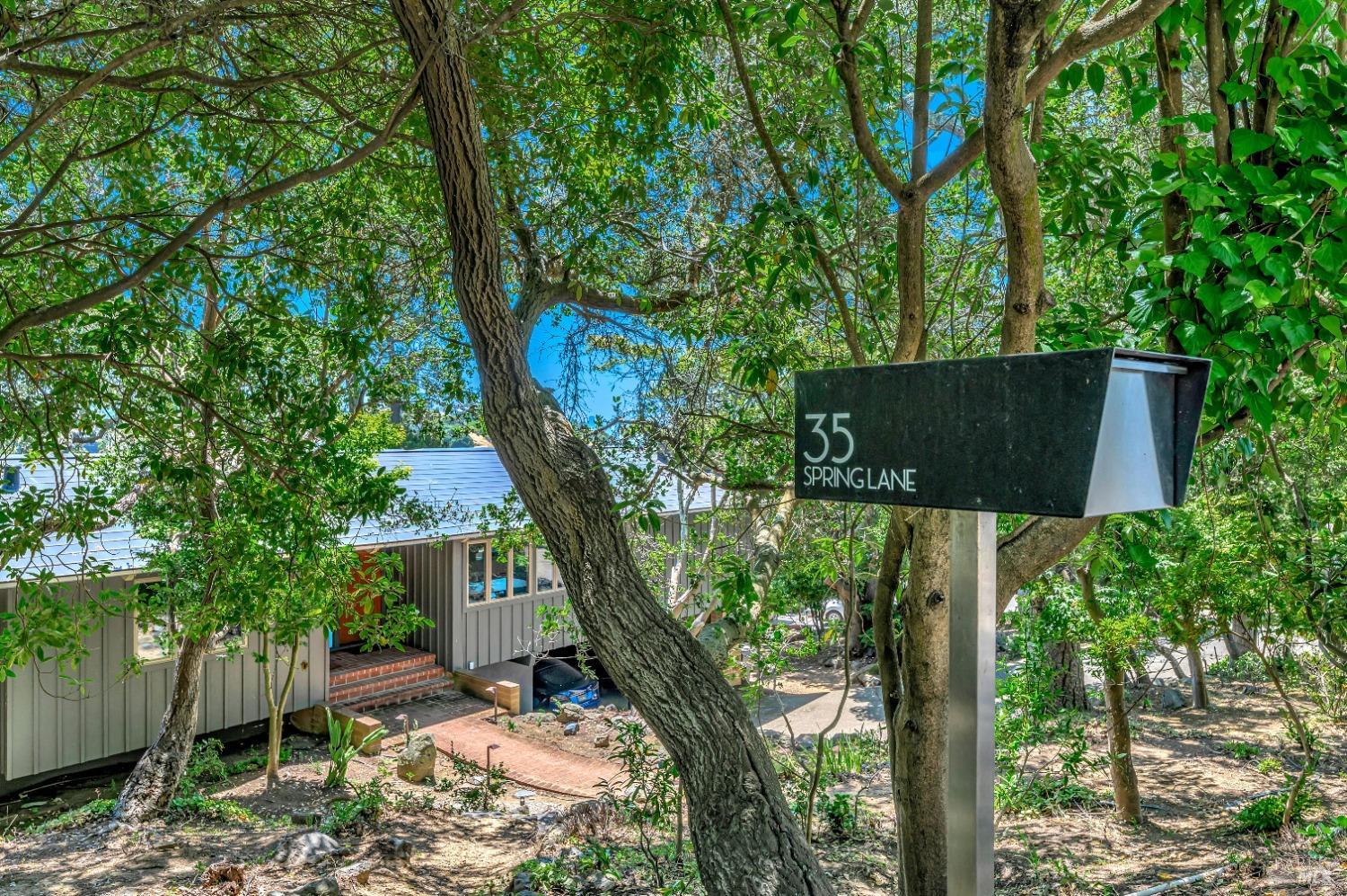 35 Spring Ln