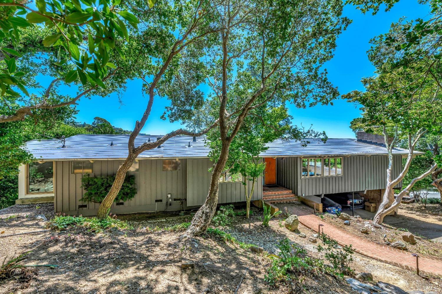 35 Spring Ln