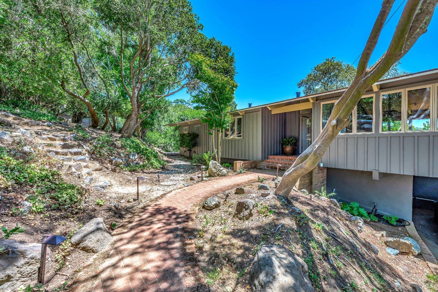 35 Spring Ln