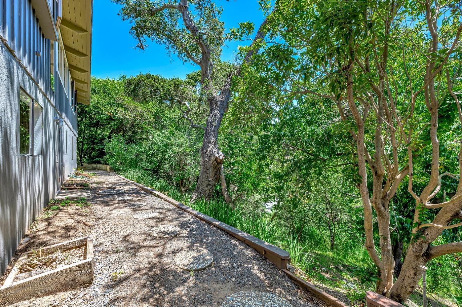 35 Spring Ln