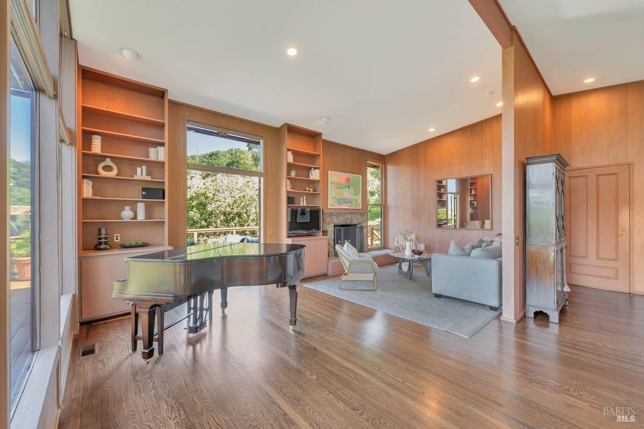 25 Vista Dr