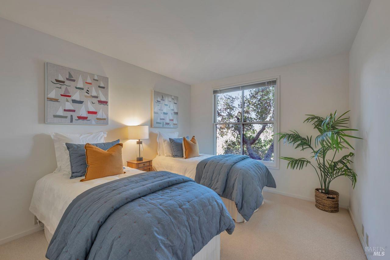 25 Vista Dr