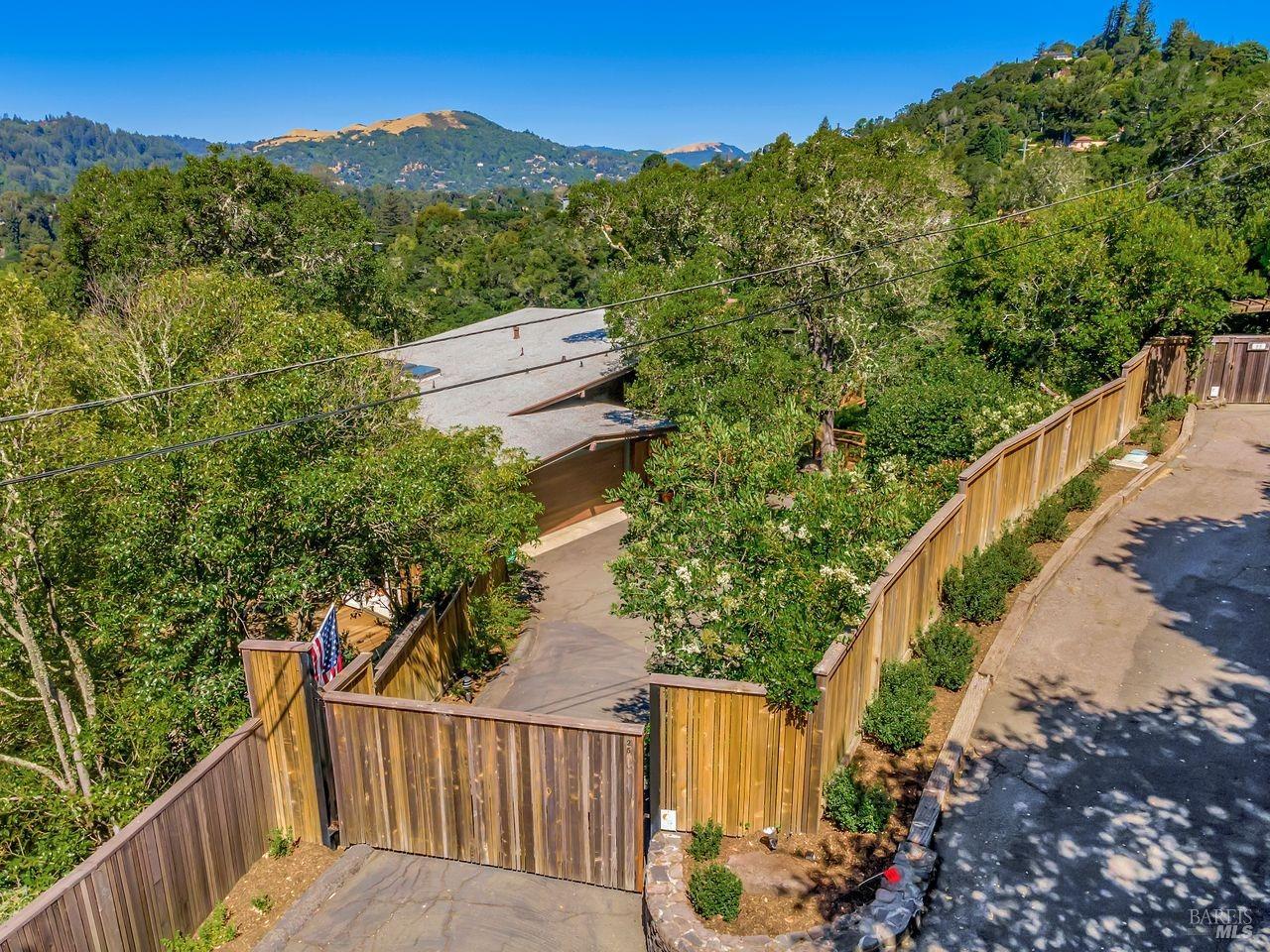 25 Vista Dr
