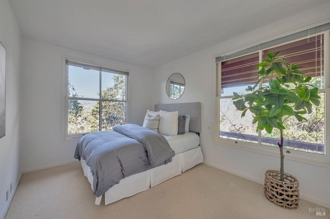 25 Vista Dr