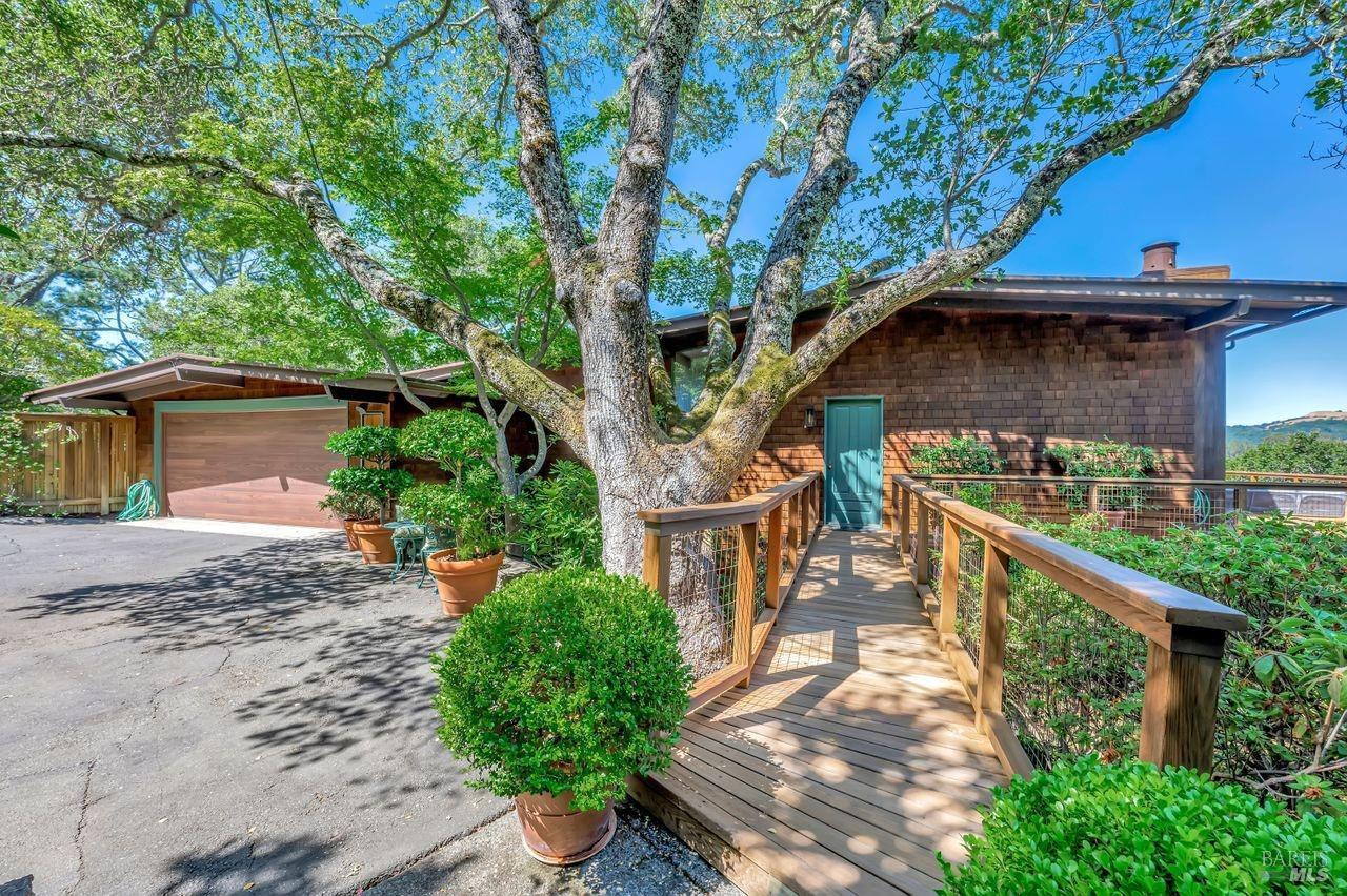 25 Vista Dr