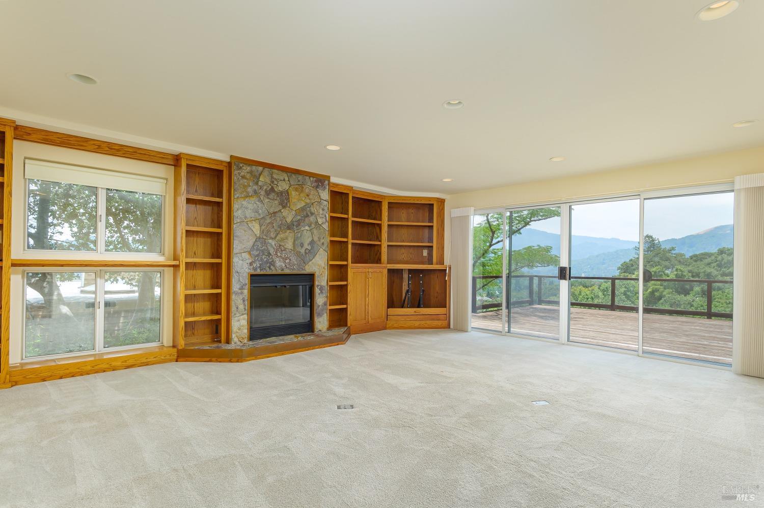 60 LONGWOOD Dr