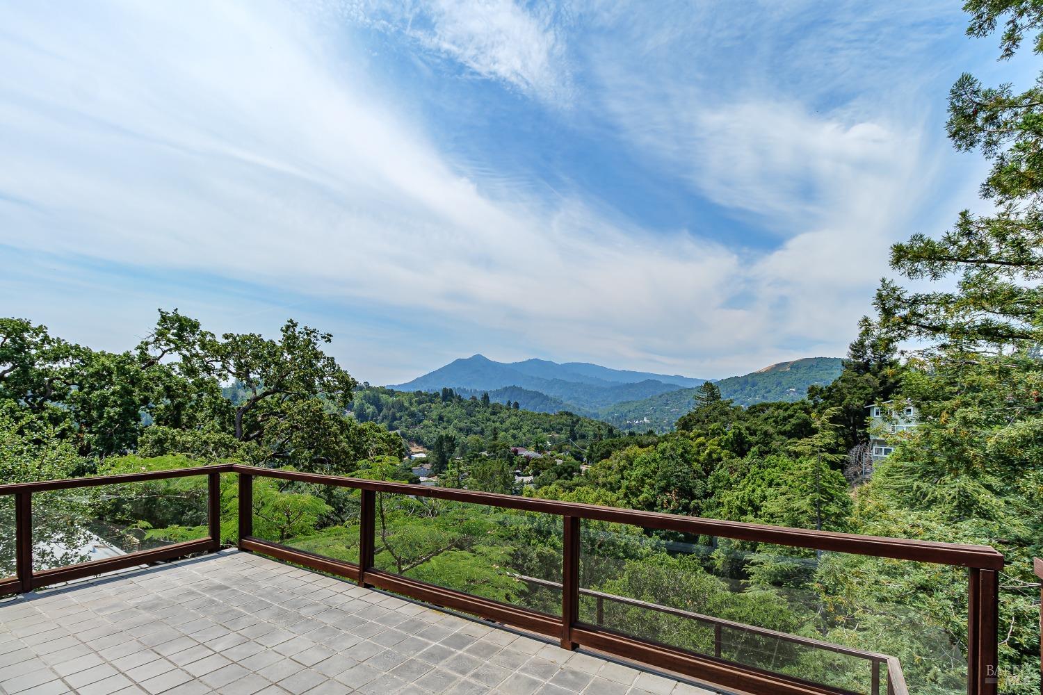 60 LONGWOOD Dr