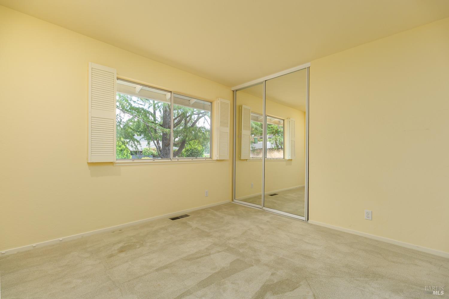 60 LONGWOOD Dr