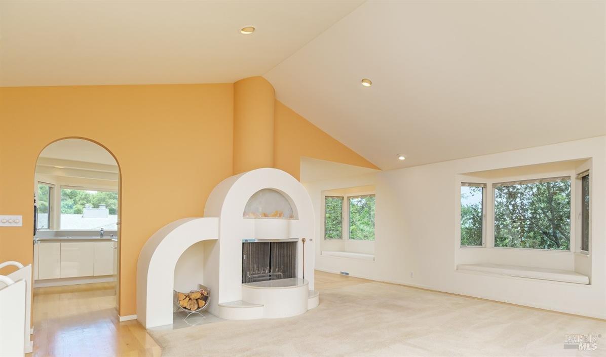 60 LONGWOOD Dr