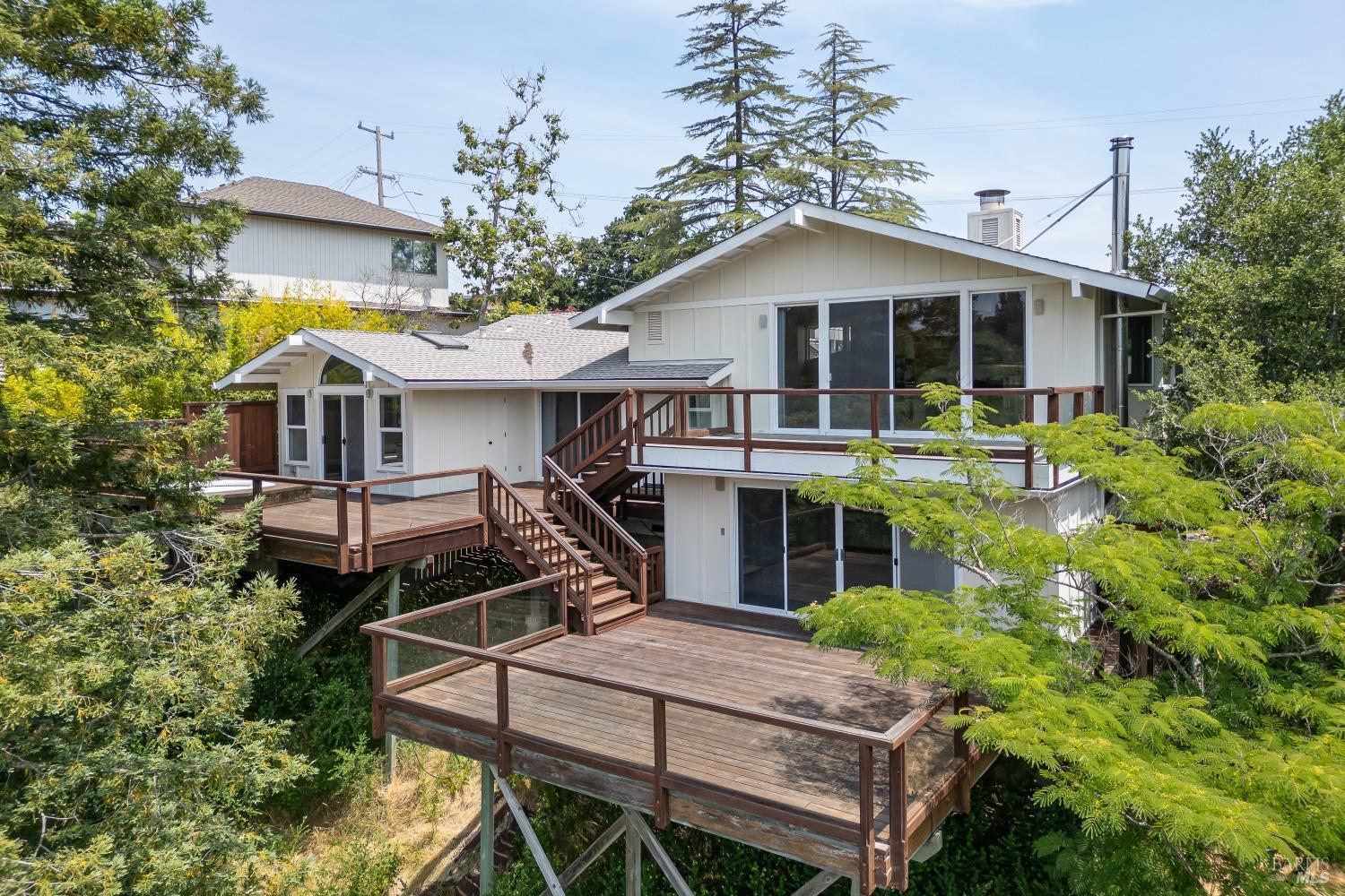 60 LONGWOOD Dr