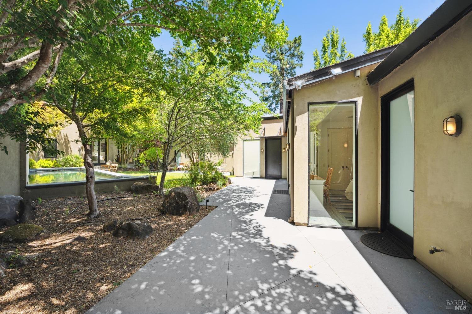 12 Meadow View Ln