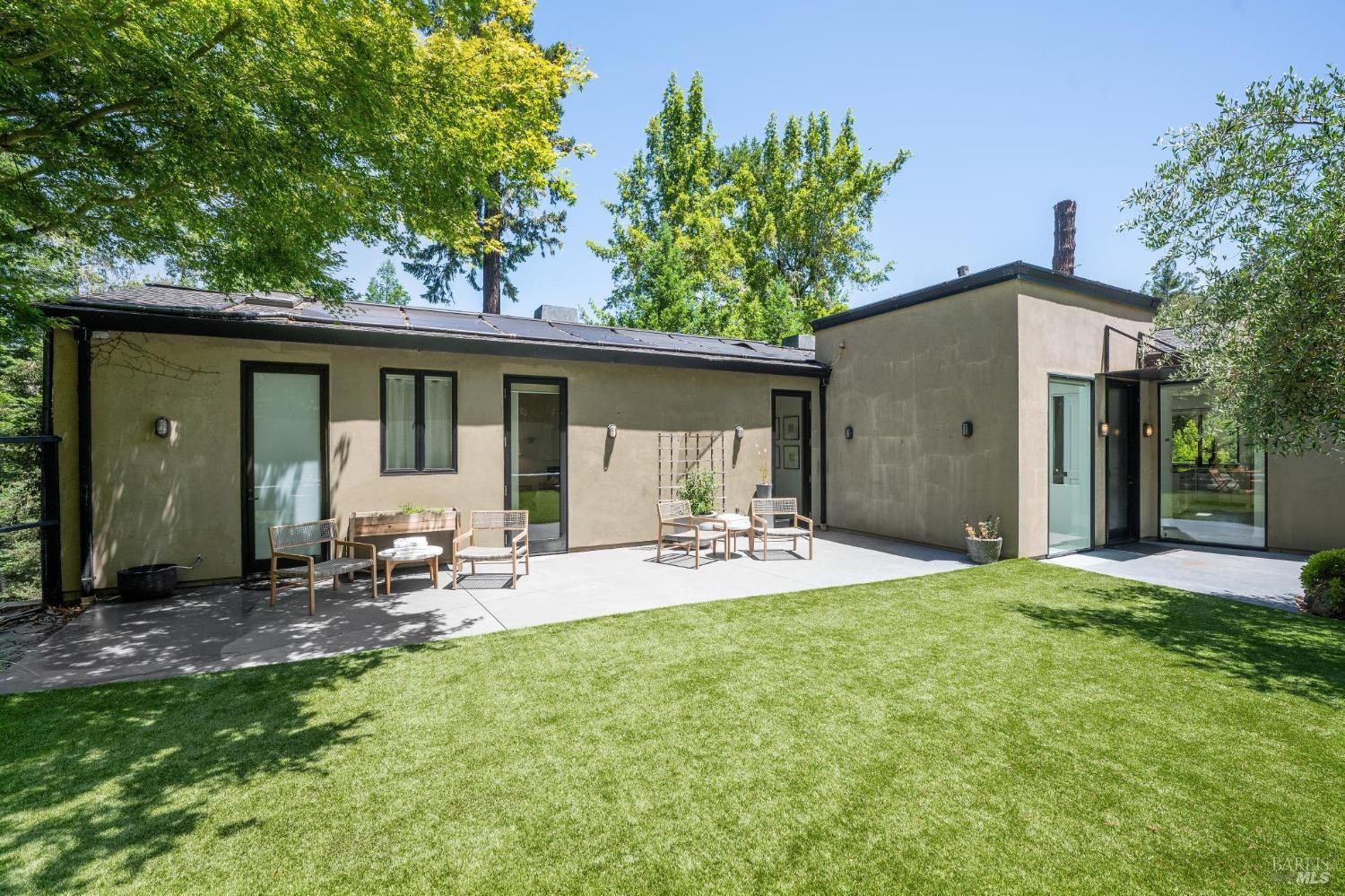 12 Meadow View Ln