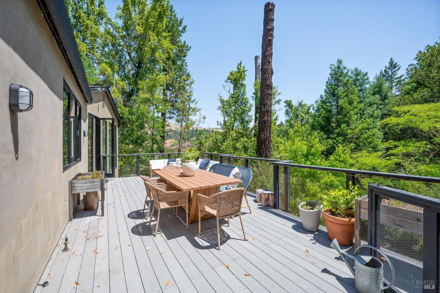 12 Meadow View Ln