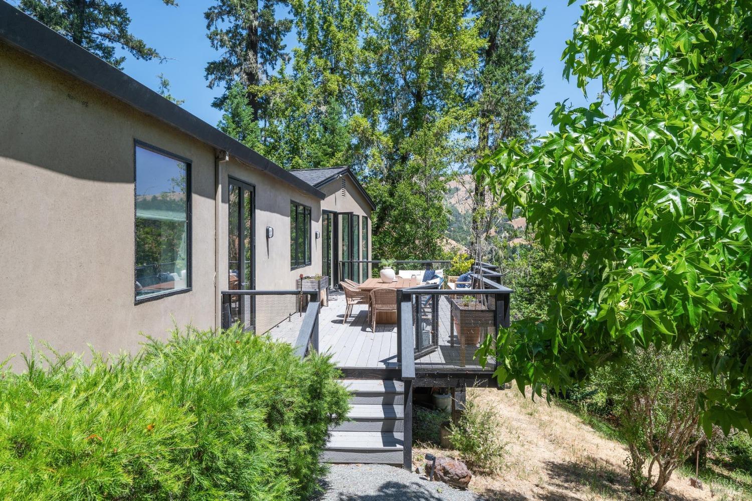 12 Meadow View Ln