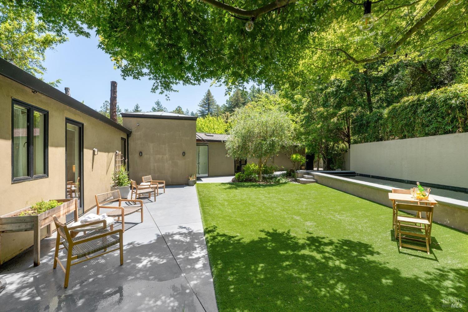 12 Meadow View Ln