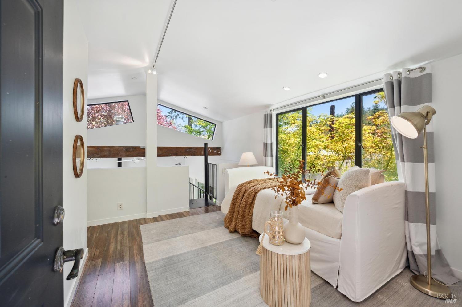 12 Meadow View Ln