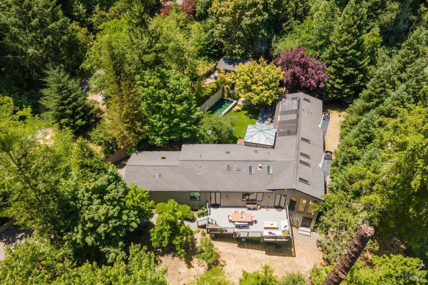 12 Meadow View Ln