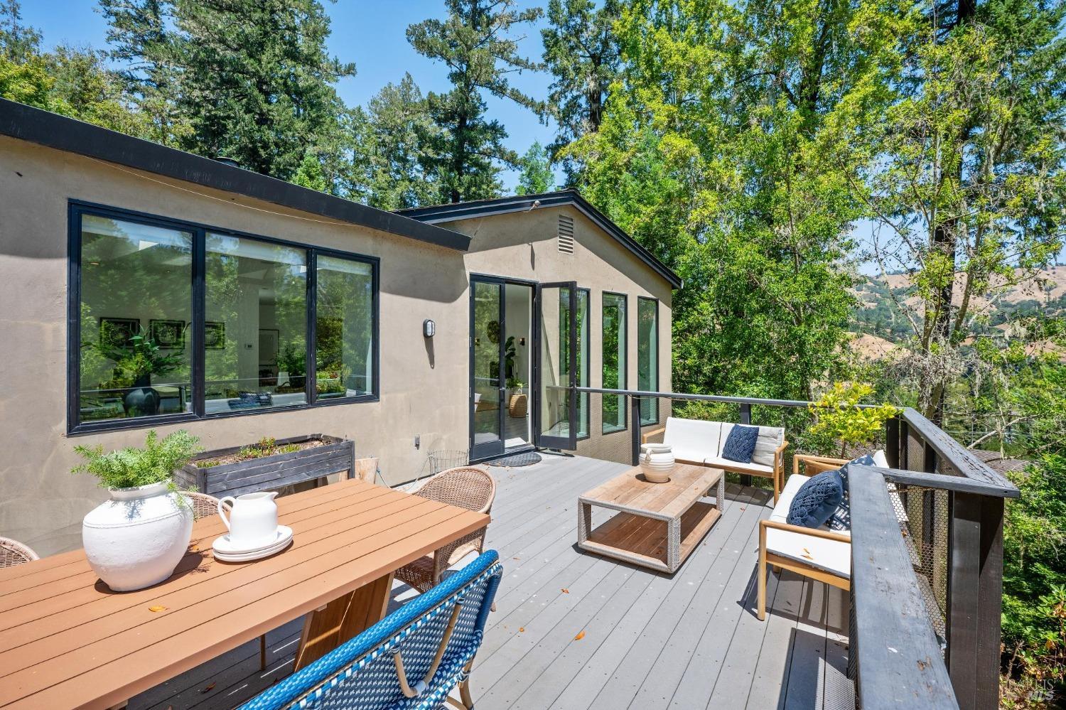 12 Meadow View Ln