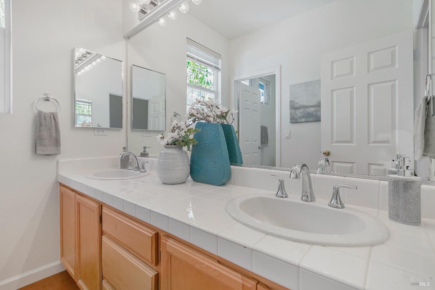252 Waterside Cir