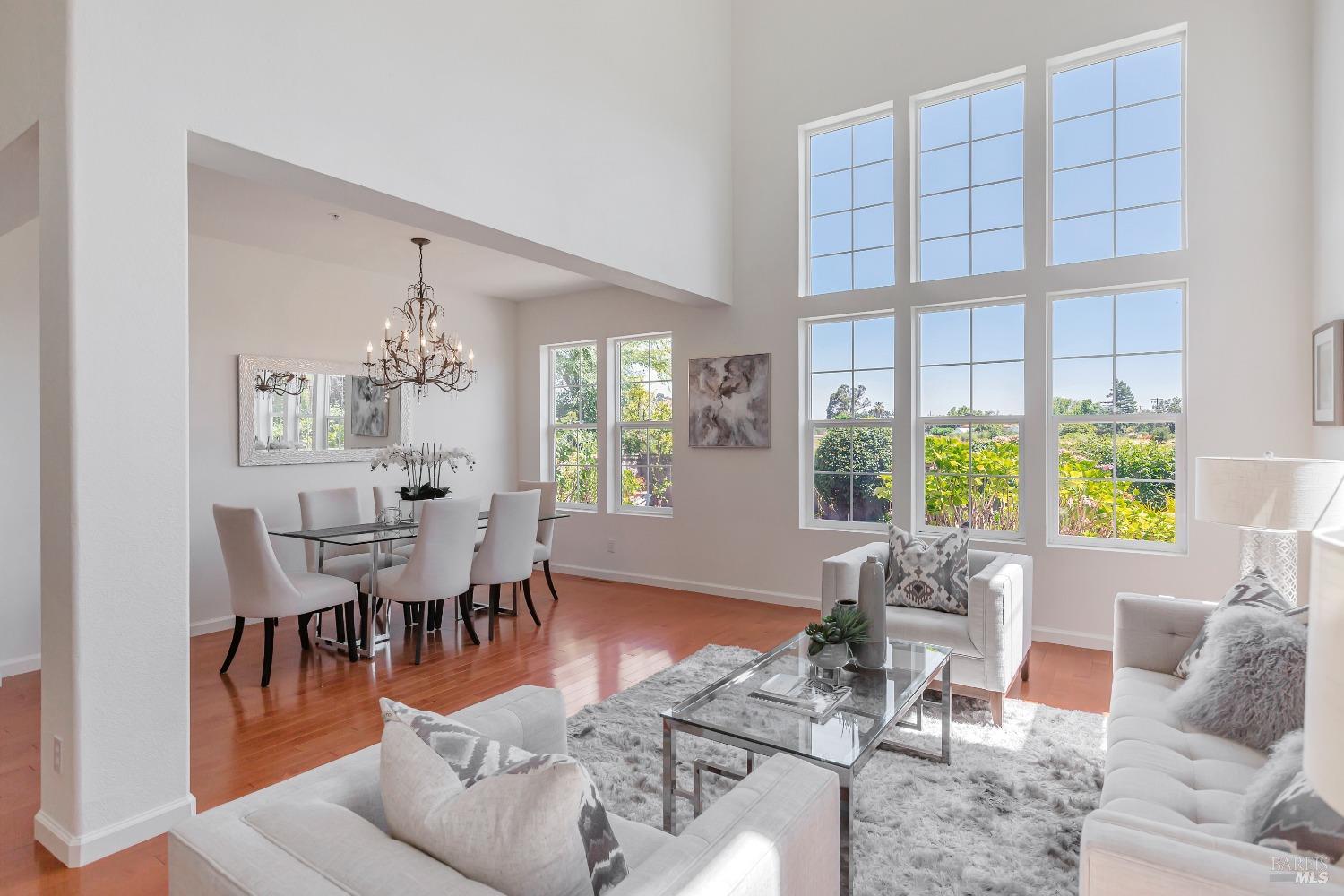 252 Waterside Cir