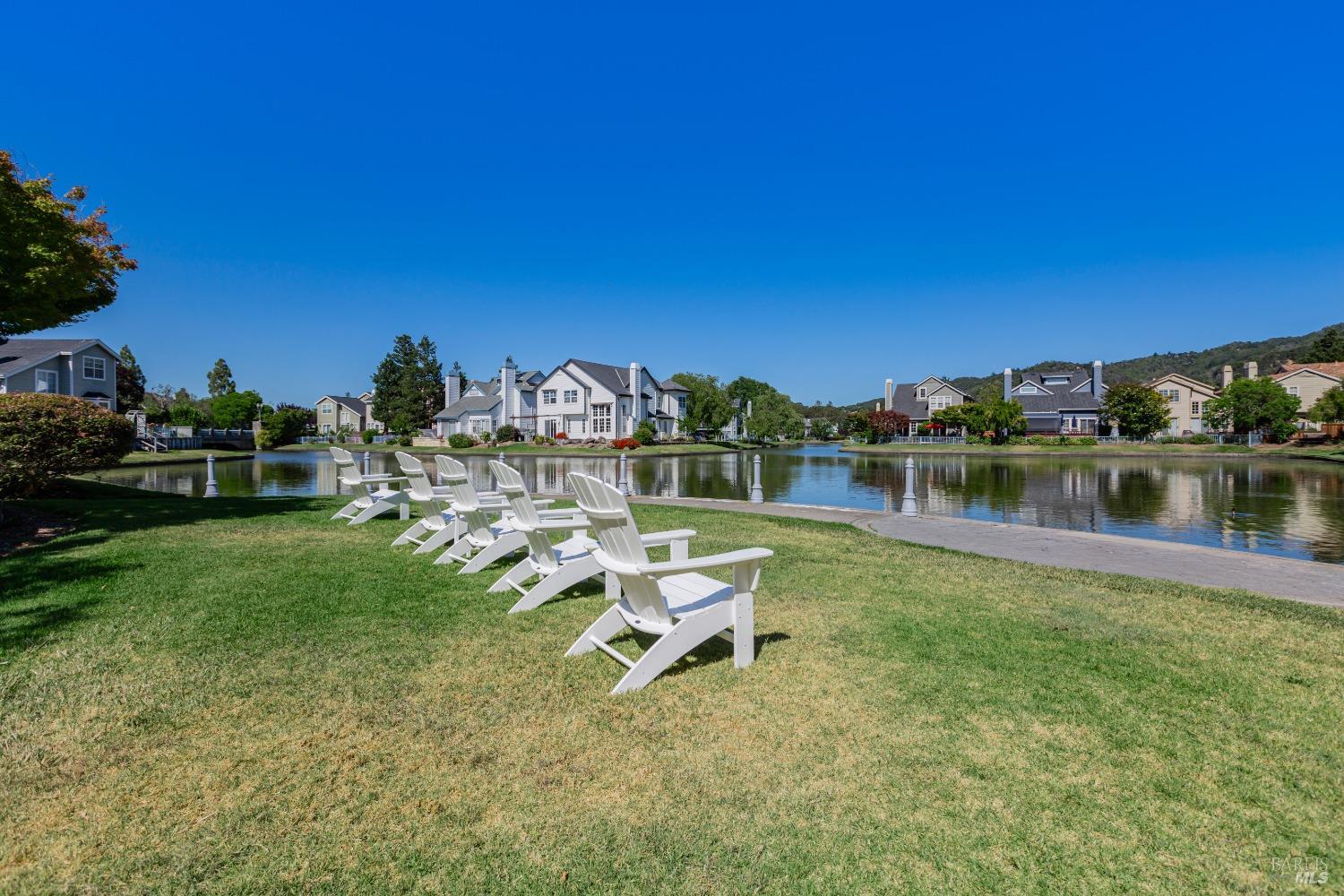 252 Waterside Cir