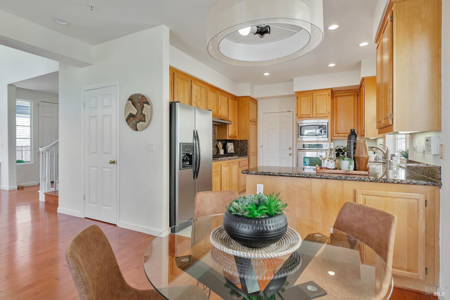 252 Waterside Cir
