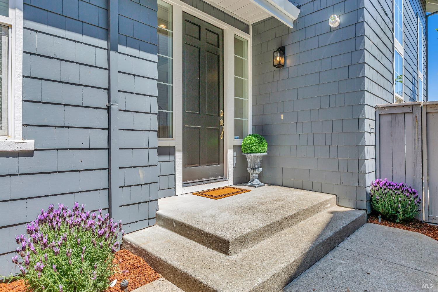 252 Waterside Cir
