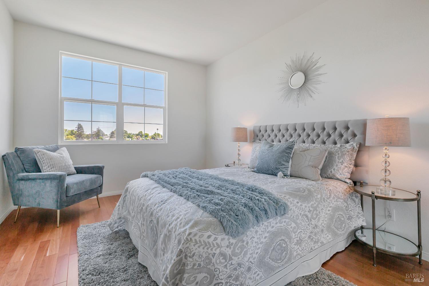 252 Waterside Cir