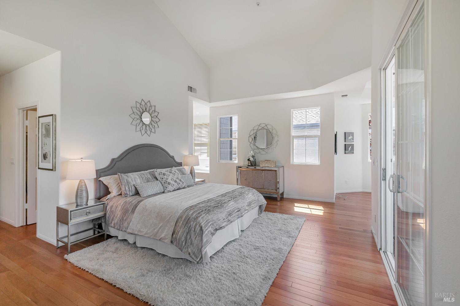 252 Waterside Cir