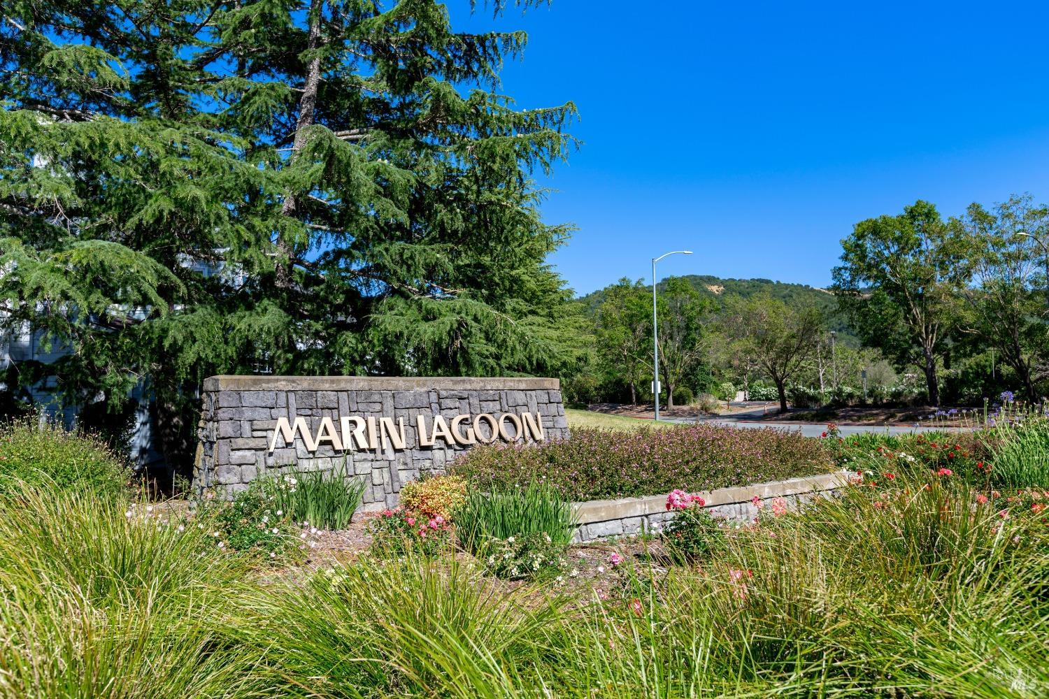252 Waterside Cir