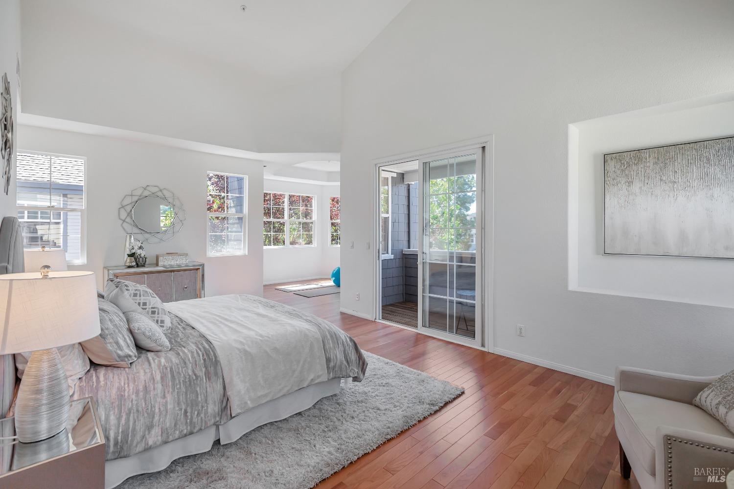 252 Waterside Cir