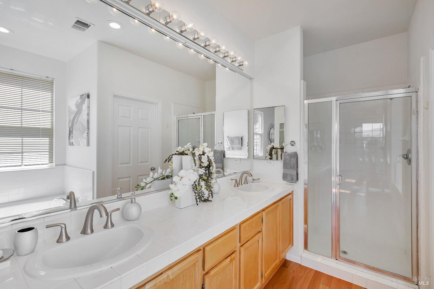 252 Waterside Cir