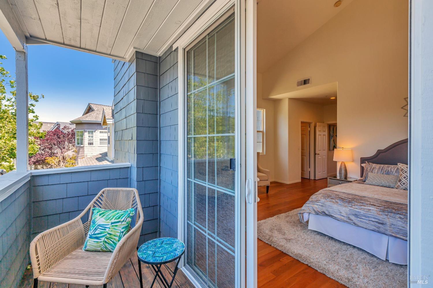 252 Waterside Cir