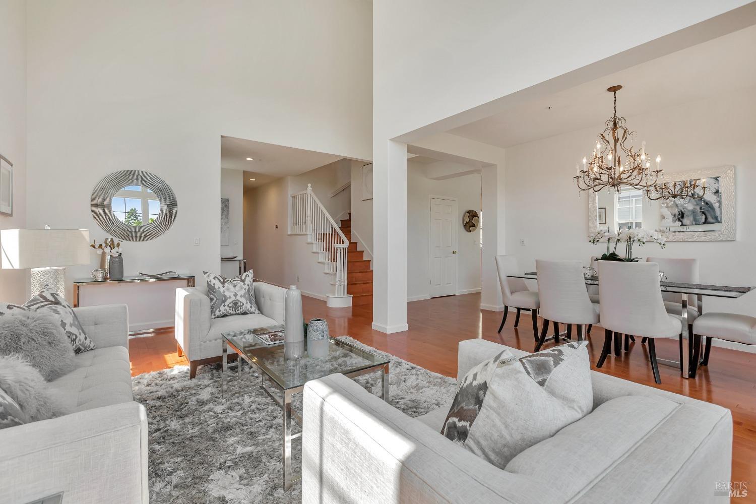 252 Waterside Cir