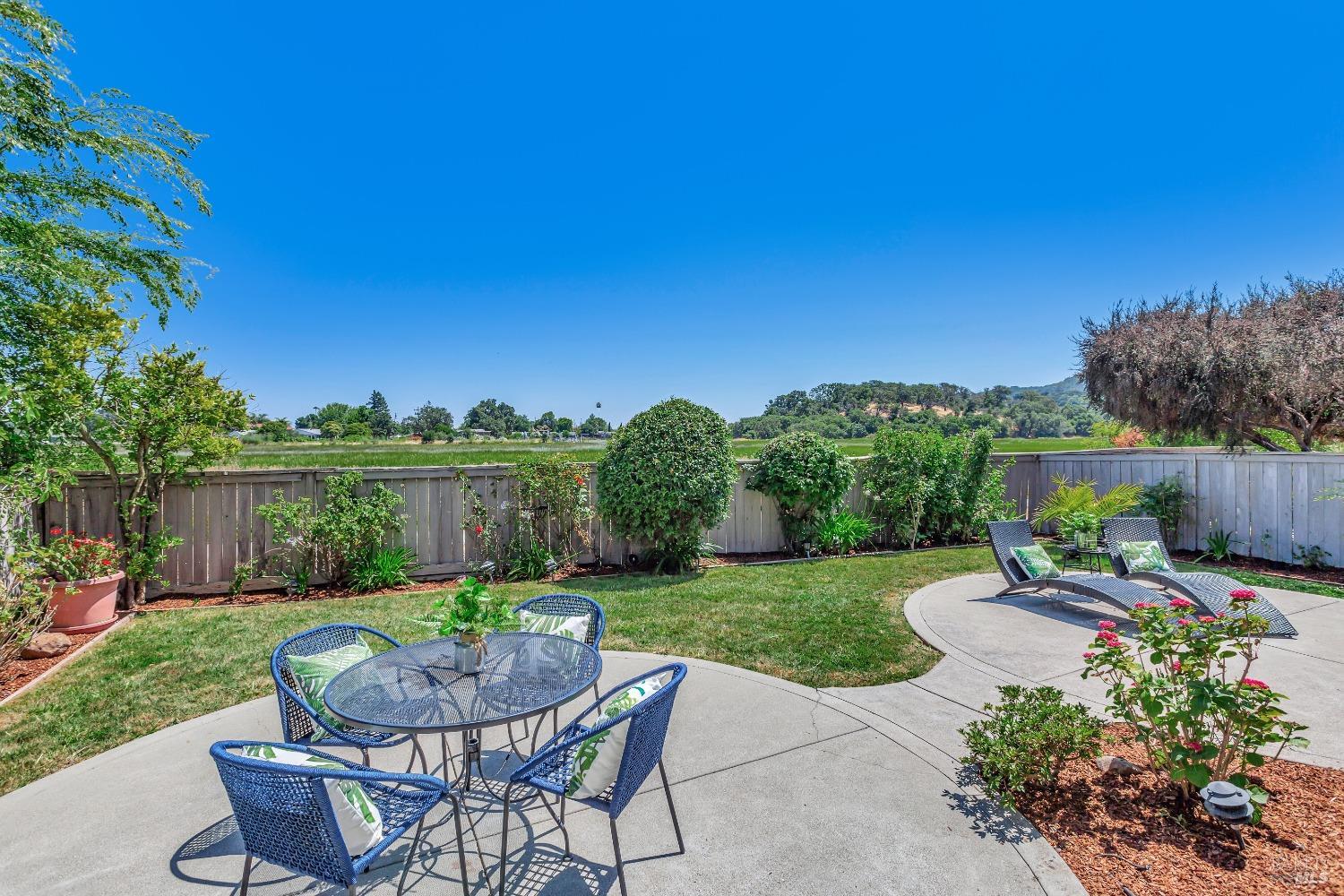 252 Waterside Cir