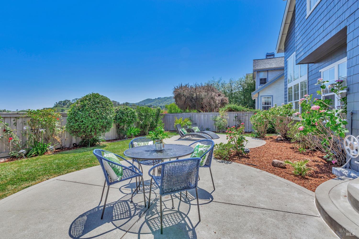 252 Waterside Cir