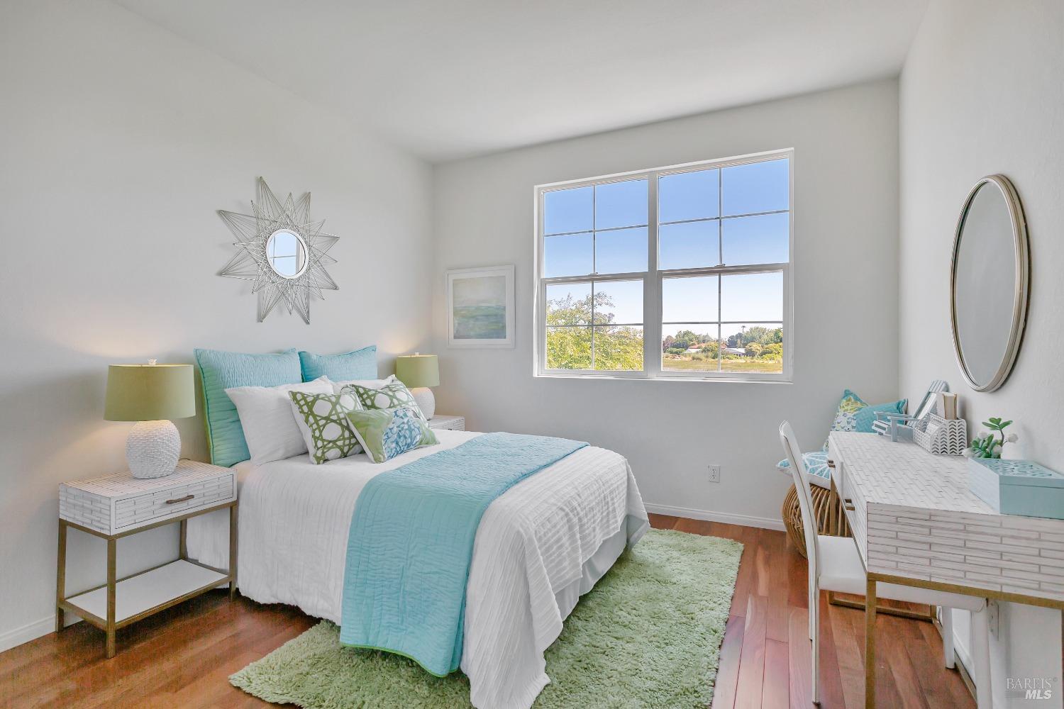 252 Waterside Cir