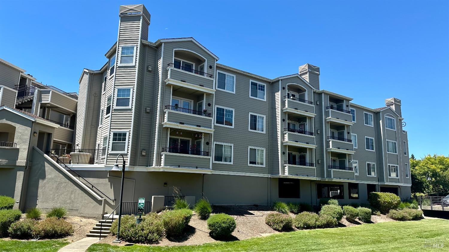 852 Diablo Ave #204