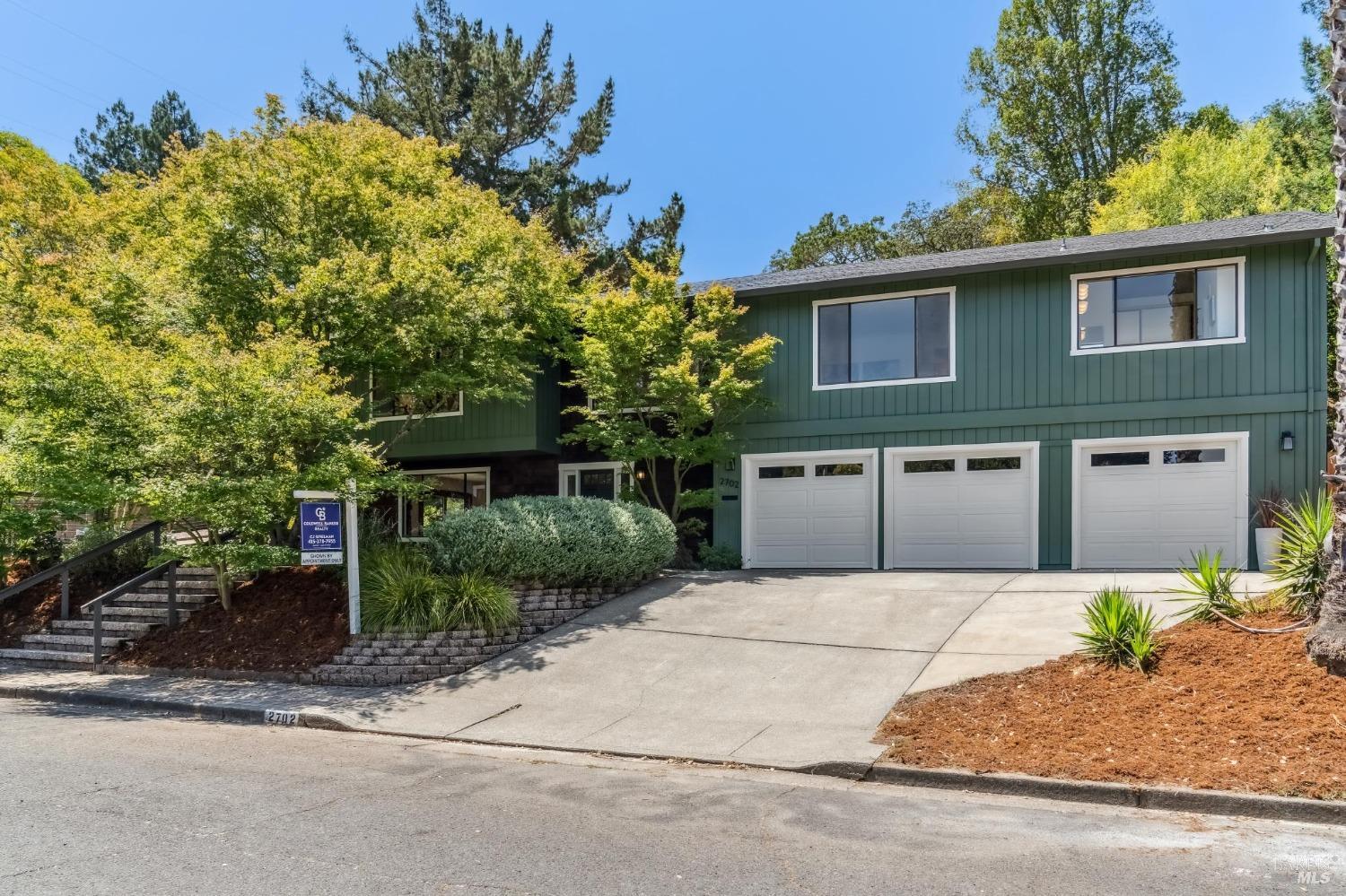 2702 Tiki Road