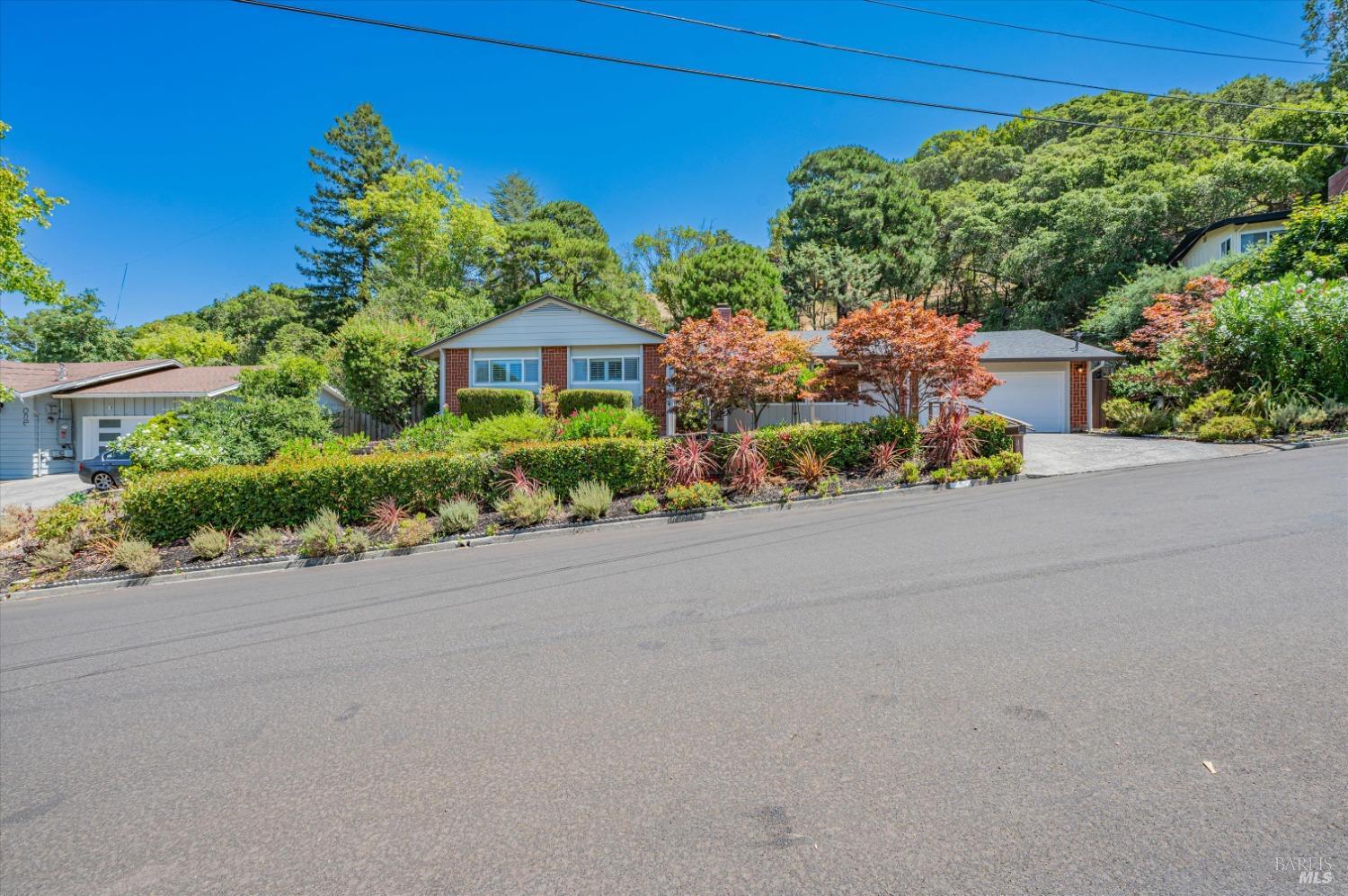 3 Carmel Court