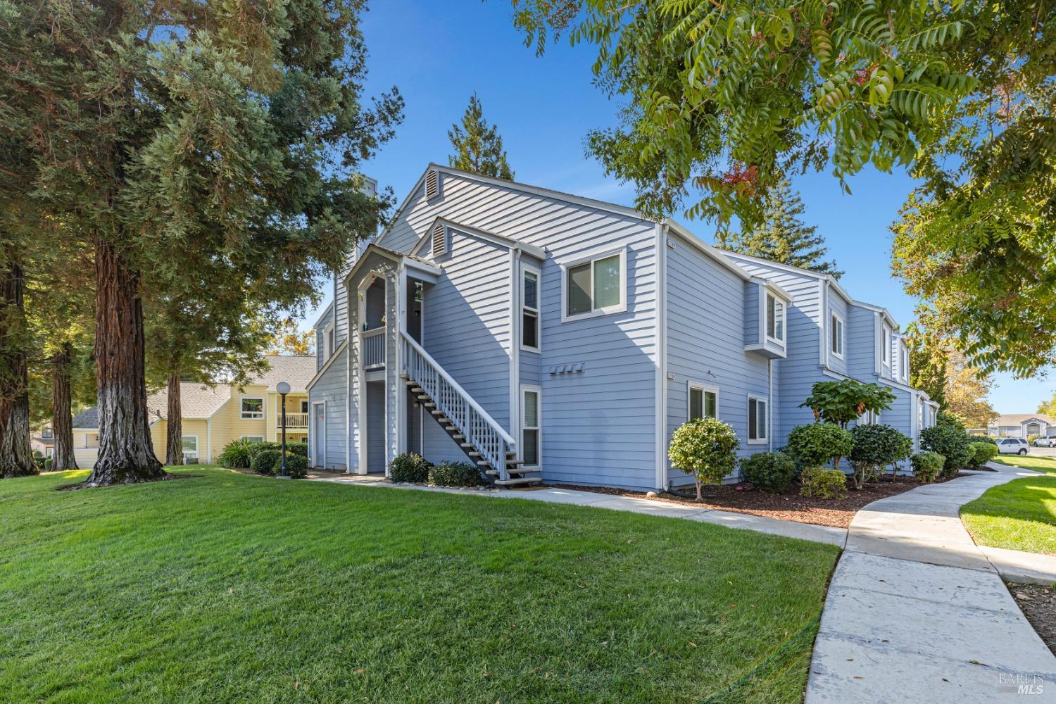2709 Ivy Lane