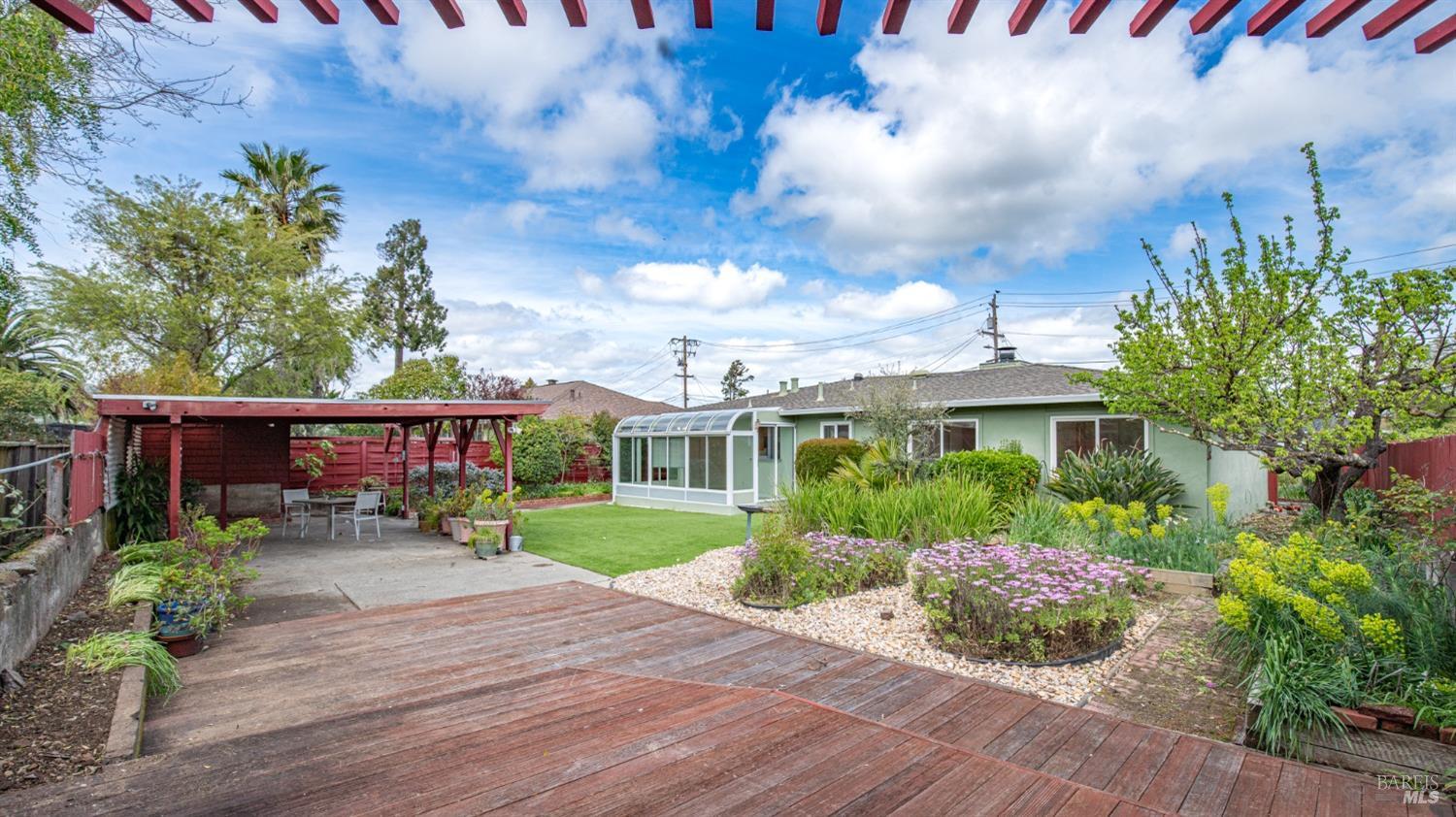 105 Hawthorn Way