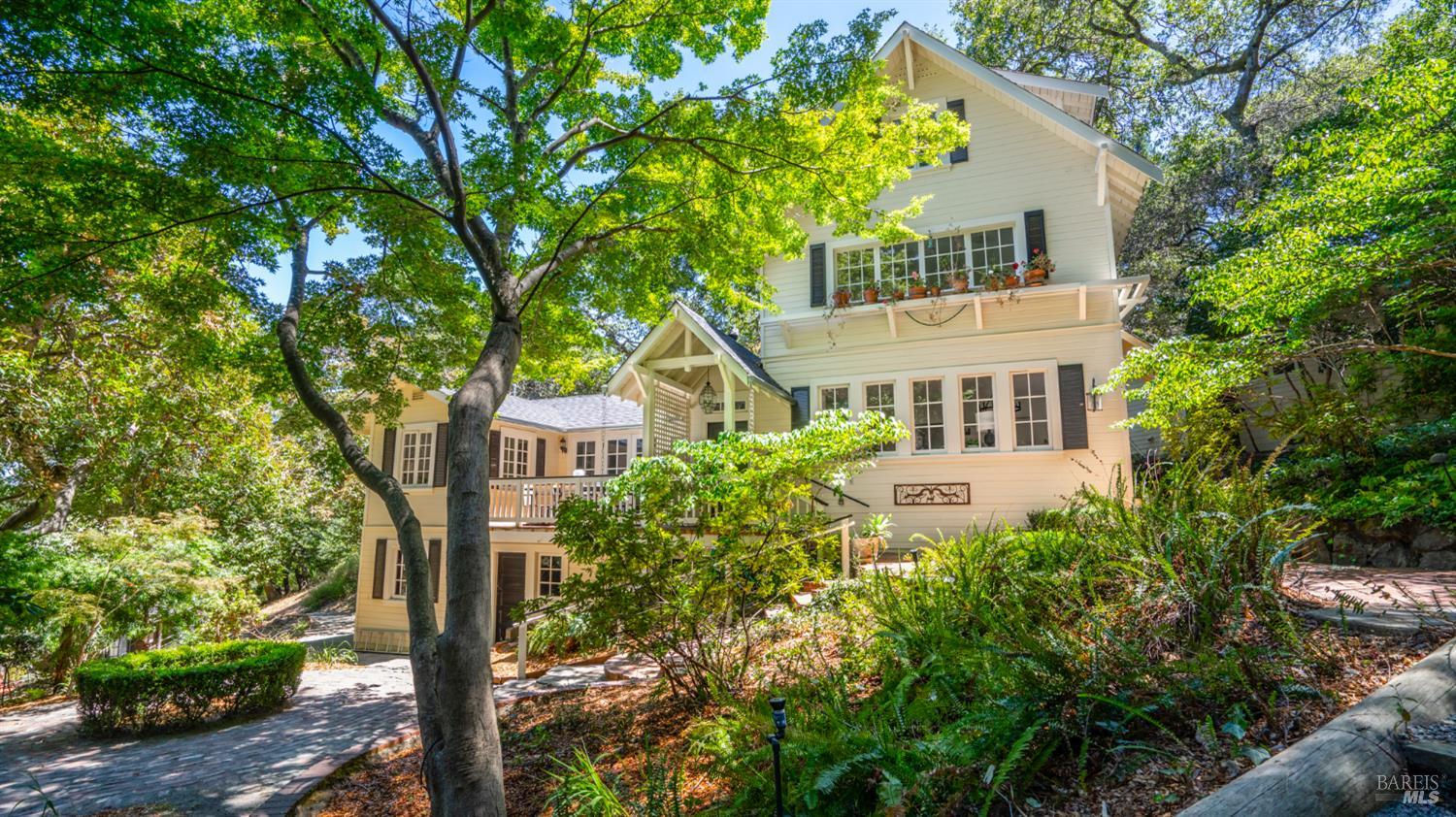 405 Redwood Road
